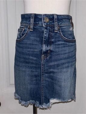 💙🦋🫐 American Eagle Super Stretch Denim Distressed A-Line Skirt 🫐🦋💙